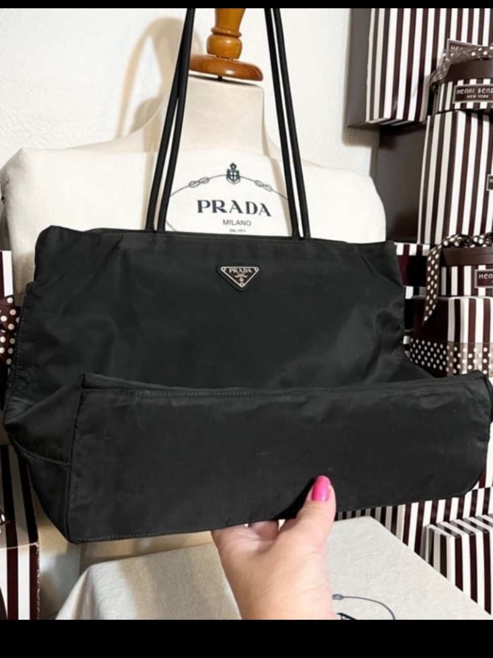 Prada⭐️Black Nylon Tote 4 pockets/2 zipper pockets!. LIKE NEW! Price Firm - Picture 5 of 12